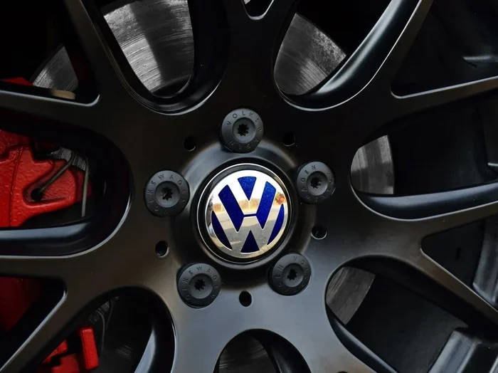 VW Center Cap Badge Insert Set – Shadow Blue Metallic